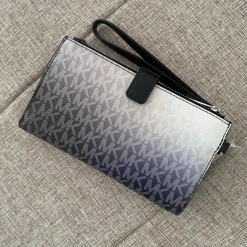 Michael Kors Jet Set Large Ombre Black Multi and white Signature Wristlet - Picture 2 of 5